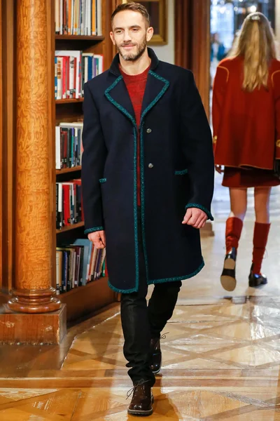 Look 12